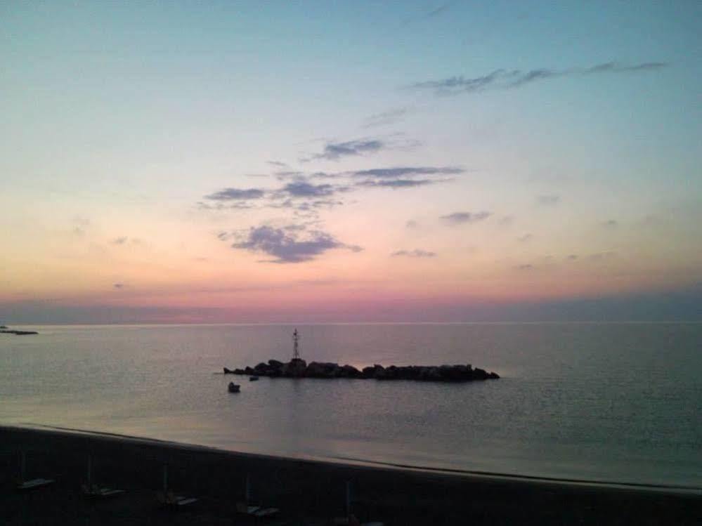 Hydroussa Skyros Hotel Bagian luar foto