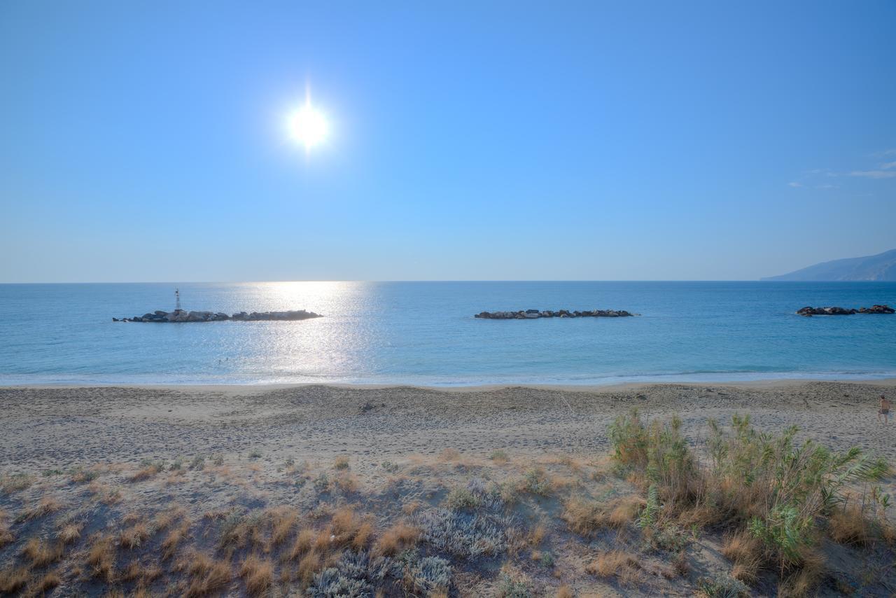 Hydroussa Skyros Hotel Bagian luar foto